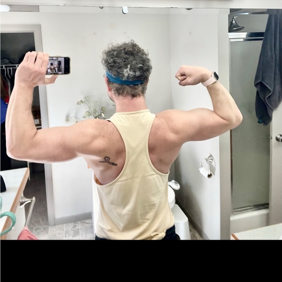 Gym shark tank - Picture 1 of 4